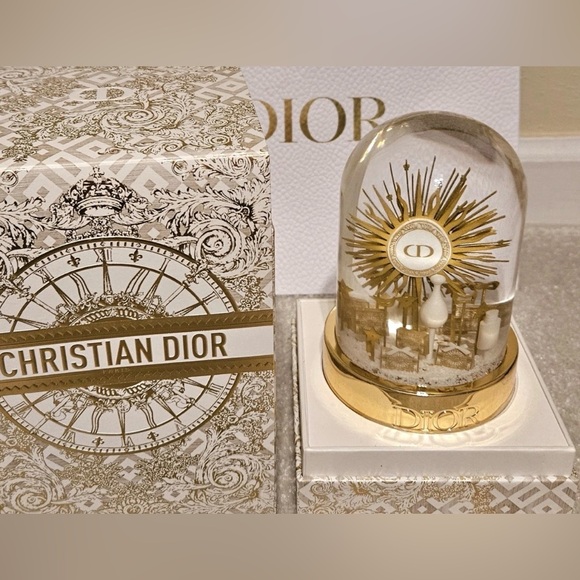 🎄✨ Christian Dior 2024 Holiday Snow Globe – NEW IN BOX ✨🎄 - Picture 3 of 11